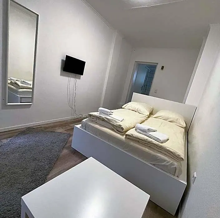 Tyros Hotel und Gästehaus am Weidendamm-1