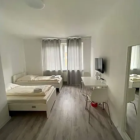 Tyros Hotel und Gästehaus am Weidendamm-2